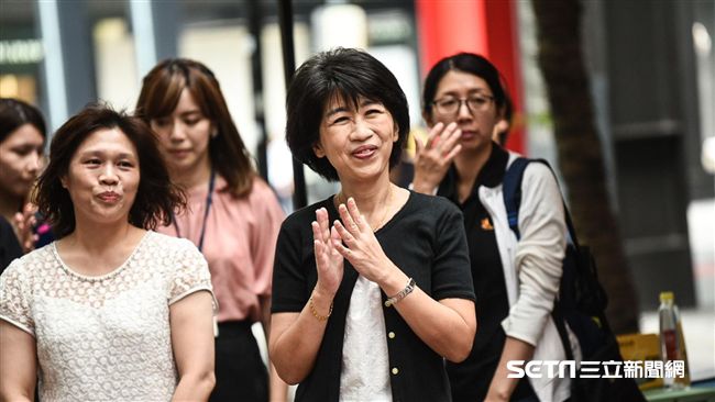 請假逛街被捕獲！陳佩琪快閃敏感問題
