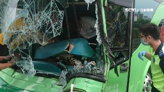 統聯追撞大貨車釀9傷　北上一度塞爆