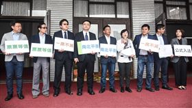 民進黨立委劉世芳召開「選區重劃應暫停 票票等值要公平」記者會。 圖／記者林敬旻攝