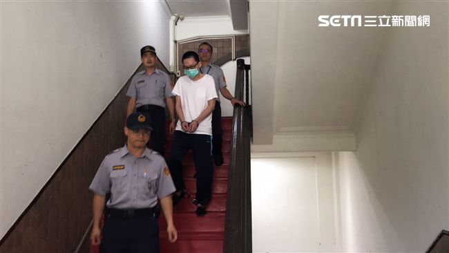 內湖女童命案開庭　小燈泡母出庭旁聽