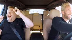 開車唱卡拉OK被警察攔檢 打開窗竟是魔力紅主唱！（圖／翻攝自YouTube）