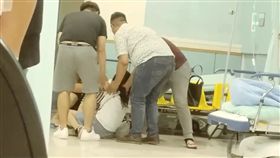 精障男拿刀狂砍釀1死2傷　家屬到醫院癱倒痛哭＿