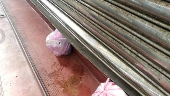 遭鐵捲門壓頭　卡拉OK店老闆命危