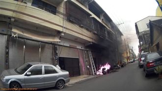 恐怖前夫縱火燒前妻家　驚悚畫面曝光