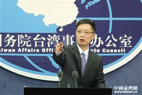 中國國台辦發言人安峰山主持例行記者會。（圖／翻攝中國台灣網）