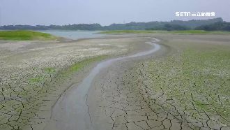梅雨遲遲不來　水庫乾涸島嶼浮現