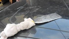 苗栗,醉男,柴刀,襲警,車牌,車窗破裂,毒品,安非他命（圖／翻攝畫面）