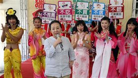 宣示打擊王祿仔仙決心　嘉縣提供檢舉獎金嘉義縣衛生局29日在大林鎮內林里舉辦「拒買王祿仔仙賣的食品」及「正確健康飲食」行動劇宣導活動，縣長張花冠（左3）出席宣示打擊王祿仔仙決心，呼籲民眾拒買誇大不實產品，並提供檢舉獎金。中央社記者黃國芳攝　107年5月29日