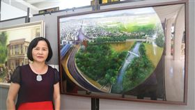 老照片找靈感  林素娟畫出葫蘆墩歷史人文56歲林素娟是土生土長豐原人，她透過油彩創新技法完成「看見葫蘆墩」系列作品，截至6月17日在葫蘆墩文化中心展出35幅畫作。（葫蘆墩文化中心提供）中央社趙麗妍傳真  107年5月28日