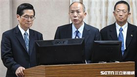 國防部長嚴德發、軍備局長梅家樹前往立院備詢。 （圖／記者林敬旻攝）