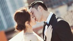 鍾欣潼（阿嬌）跟賴弘國婚紗照。(翻攝IG)