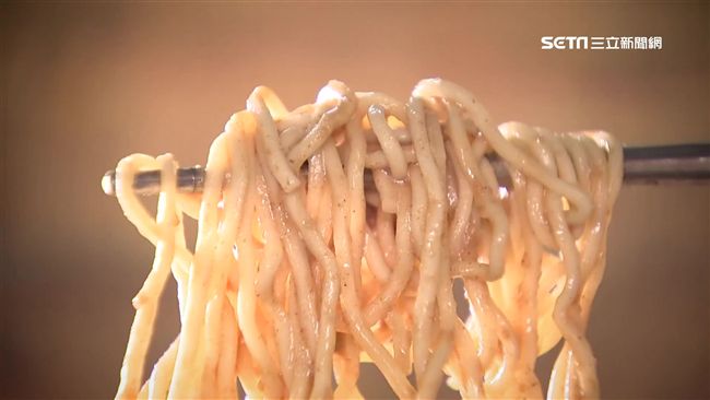 40歲男吃麻醬麵「爆肝衰竭」全身發黃送醫