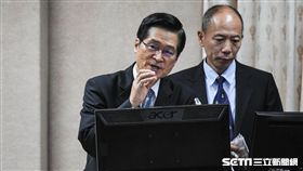 國防部長嚴德發前往立院備詢。 （圖／記者林敬旻攝）