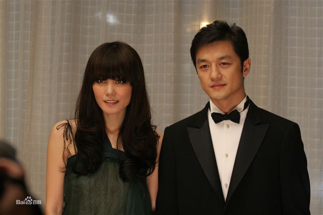 王菲與第二任丈夫李亞鵬於2013年離婚，結束8年婚姻。（圖／翻攝自微博）