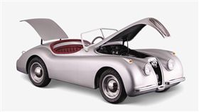 迷你版Jaguar XK-120。（圖／翻攝Hammacher網站）