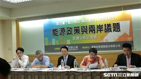 中華民族致公黨今召開記者會，公布一份民調顯示，台灣有7成民眾擔憂缺電。（圖／記者林惟崧攝）