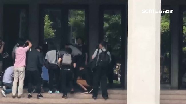 不滿學費漲！反教盟衝教育部抗議