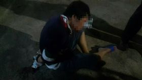 啃老男討錢不成就毆父　酒後放火燒屋
苗栗,縱火,酒後,啃老,酗酒,吸毒,無業
翻攝畫面