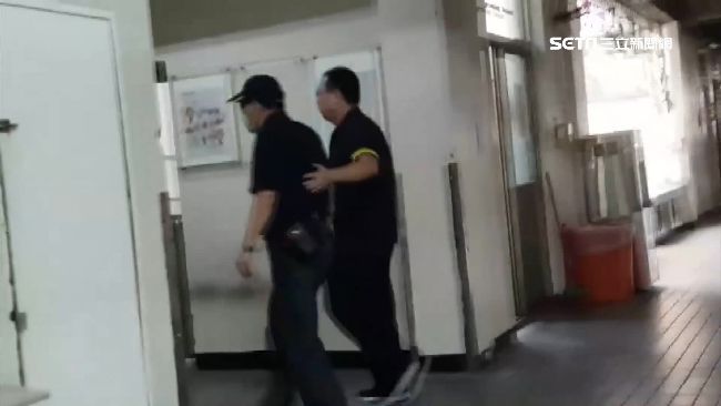 兇嫌遺體解剖　父母走特殊通道挨轟