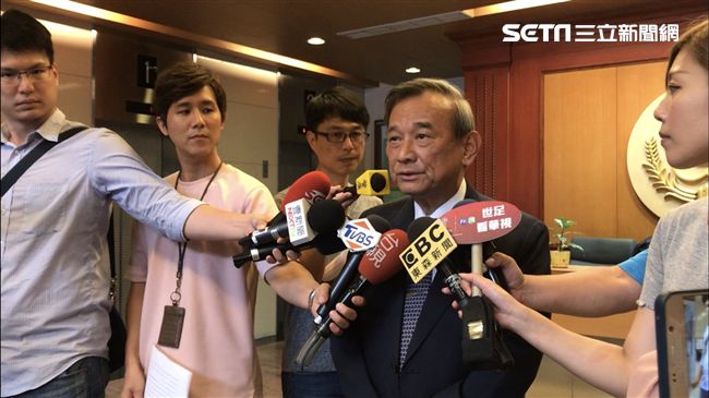 被砸汽油！法務部籲：循正常管道表達