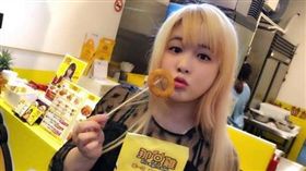 小小瑜賣美式炸雞！肉質多汁鮮嫩　打包票「吃了不會洗腎」／（圖／翻攝自臉書）