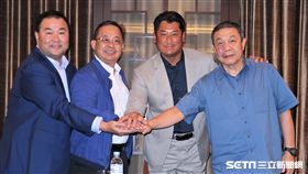 趙士強、余政憲、辜仲諒和林華韋。（圖／記者王怡翔攝）