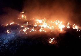 三峽資收業者違法燃燒廢棄物　當場遭查