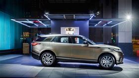 New Range Rover Velar優雅現蹤信義商圈。（圖／JAGUAR LAND ROVER提供）
