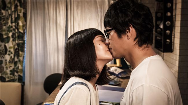 藍正龍吻楊丞琳　上演《創造101》