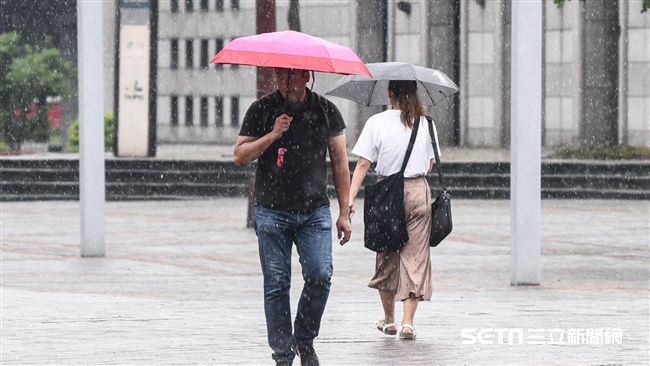 出遊備雨具　今明全台慎防大雨！