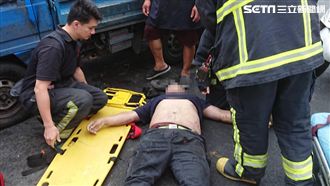 搶快闖紅燈？騎士遭撞卡貨車底慘死