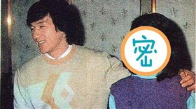 ▲▼成龍年輕時代與林鳳嬌合照。（圖／翻攝自微博）

