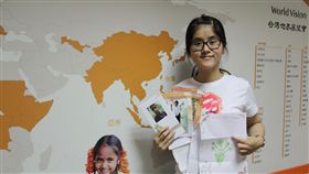 26歲護理師沈莉惠（圖）3年前起透過台灣世界展望會資助印度貧童斯密特（Sumit），沒想到斯密特來信告訴她「長大想當醫生」，讓她喜出望外，沈莉惠也期許自己更努力，協助「印度兒子」繼續追逐夢想。（圖／中央社）