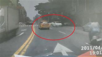 逆向衝撞5車！驚悚監視器畫面曝光