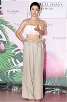 李毓芬休閒辣曬比基尼曲線，演繹夏日海灘度假造型。（記者邱榮吉/攝影）