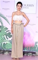 李毓芬休閒辣曬比基尼曲線，演繹夏日海灘度假造型。（記者邱榮吉/攝影）