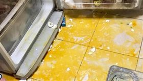 三個小孩為打敗蛋黃哥蛋洗冰箱，結果被打慘。（圖／翻攝爆廢公社）