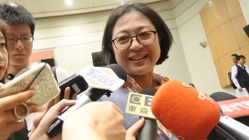 被稱脫台者　盧麗安：看了眼睛很脫窗