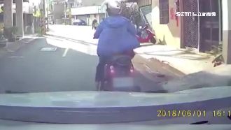 婦人急停陰涼處躲陽　害轎車急煞遭撞