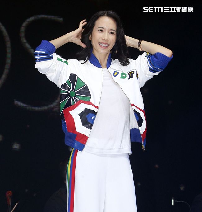 莫文蔚「hito流行音樂獎」表演彩排，這天正是Karen生日粉絲送上蛋糕及祝福，讓Karen度過難忘的生日。（記者邱榮吉/攝影） 