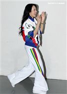 莫文蔚「hito流行音樂獎」表演彩排，這天正是Karen生日粉絲送上蛋糕及祝福，讓Karen度過難忘的生日。（記者邱榮吉/攝影） 