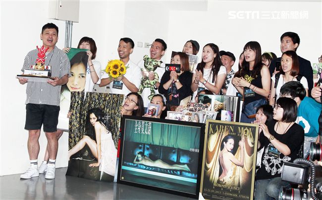 莫文蔚「hito流行音樂獎」表演彩排，這天正是Karen生日粉絲送上蛋糕及祝福，讓Karen度過難忘的生日。（記者邱榮吉/攝影） 