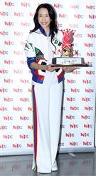 莫文蔚「hito流行音樂獎」表演彩排，這天正是Karen生日粉絲送上蛋糕及祝福，讓Karen度過難忘的生日。（記者邱榮吉/攝影） 