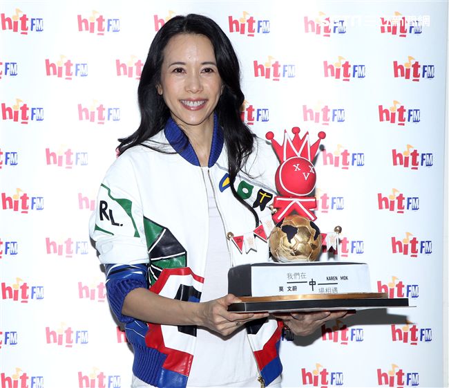 莫文蔚「hito流行音樂獎」表演彩排，這天正是Karen生日粉絲送上蛋糕及祝福，讓Karen度過難忘的生日。（記者邱榮吉/攝影） 