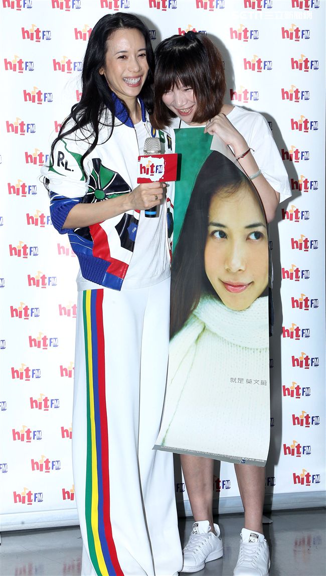 莫文蔚「hito流行音樂獎」表演彩排，這天正是Karen生日粉絲送上蛋糕及祝福，讓Karen度過難忘的生日。（記者邱榮吉/攝影） 