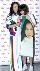 莫文蔚「hito流行音樂獎」表演彩排，這天正是Karen生日粉絲送上蛋糕及祝福，讓Karen度過難忘的生日。（記者邱榮吉/攝影） 