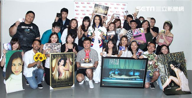 莫文蔚「hito流行音樂獎」表演彩排，這天正是Karen生日粉絲送上蛋糕及祝福，讓Karen度過難忘的生日。（記者邱榮吉/攝影） 