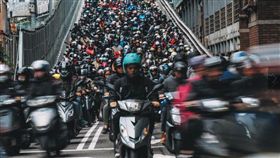 台灣奇景！台北橋「機車瀑布」登國家地理精選　外媒也驚嘆
圖／翻攝自國家地理網站
