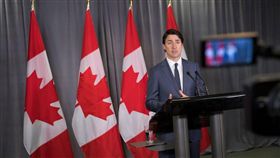 加拿大總理杜魯道（Justin Trudeau）對美懲罰性鋼鋁關稅感到傻眼。（圖／翻攝jacobinmag）