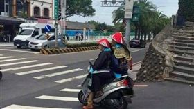 大人您穿越？清朝官現身騎機車出巡　網笑：那是我爺爺（圖／翻攝自黑色豪門企業）